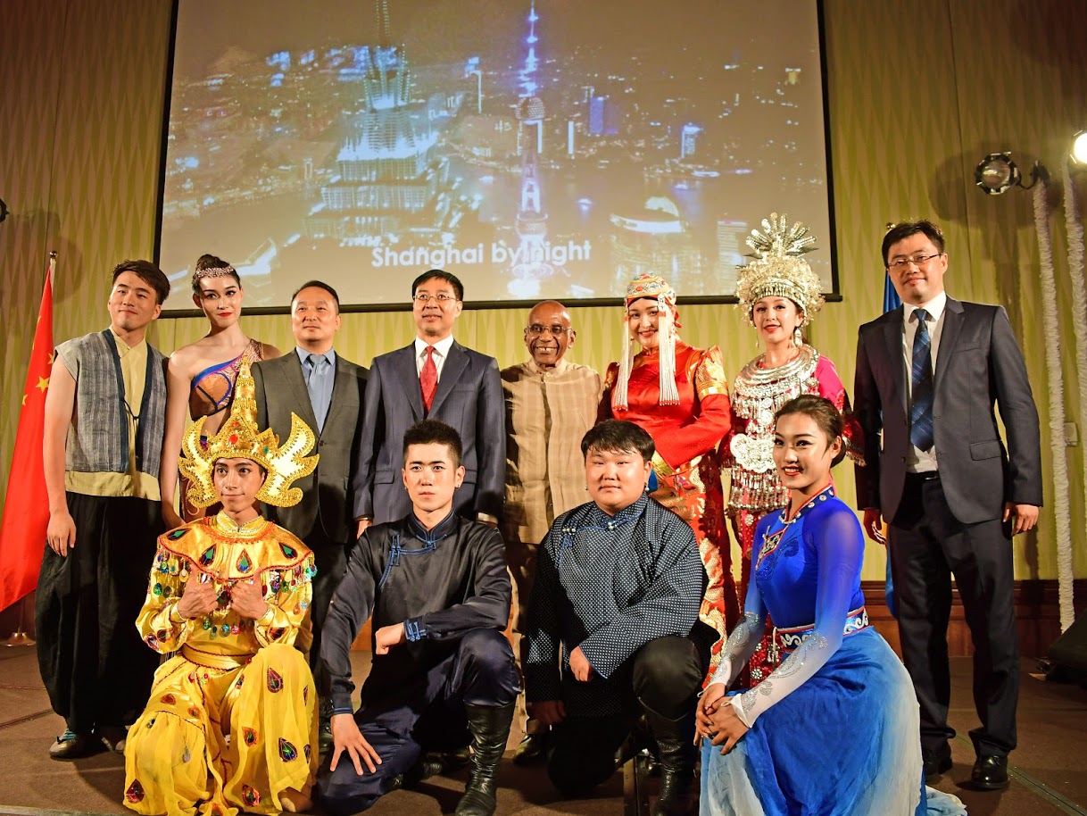 Mr Ji of the CPAFFC (Beijing), Ambassador Yan, ABCF President Worrell and performers from Minzu University (Beijing) at the inauguration of the ABCF, May 2019
